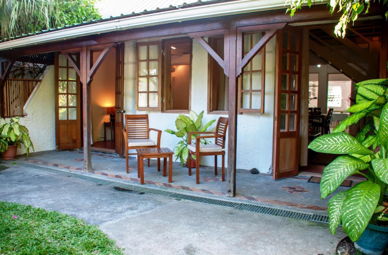 Chantauvent Pensión Blue Bay Exterior foto